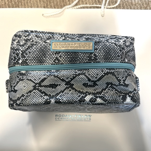 Rodan + Fields cosmetic/skin care travel bag - Picture 2 of 6